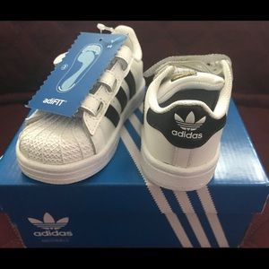 Adidas shoes toddler Size 6.